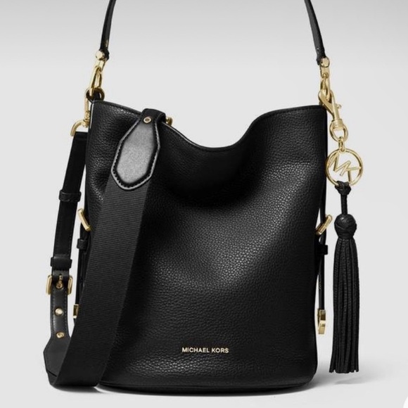 MICHAEL Michael Kors Handbags - ⭐️ MICHAEL KORS ⭐️ BROKE MEDIUM PEBBLED LEATHER BUCKET BLACK WITH GOLD ⭐️
